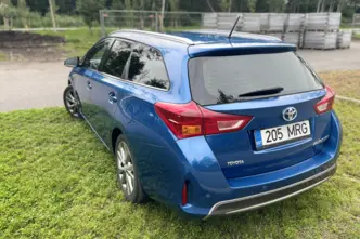 Toyota Auris, 1.8, 73 kW, гибрид, автомат, передний привод
