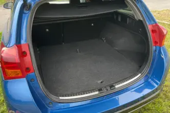 Toyota Auris, 1.8, 73 kW, гибрид, автомат, передний привод