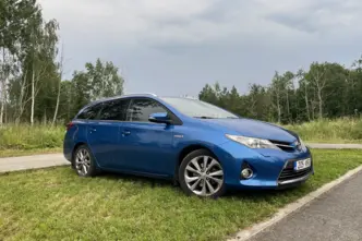 Toyota Auris, 1.8, 73 kW, гибрид, автомат, передний привод