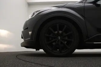 Toyota C-HR, 1.8, 72 kW, hybrid, automatic, front-wheel drive