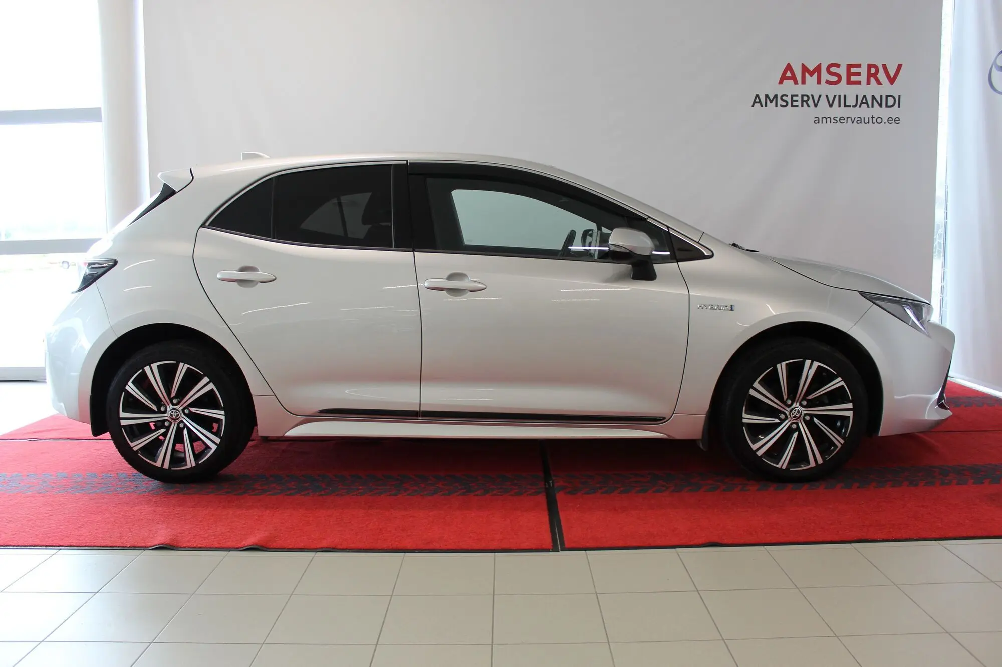 Toyota Corolla, 1.8, 72 kW, hybrid, automatic, front-wheel drive