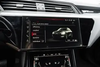 Audi e-tron, 300 kW, elekter, automaat, nelikvedu