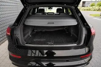 Audi e-tron, 300 kW, elekter, automaat, nelikvedu