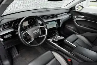 Audi e-tron, 300 kW, электричество, автомат, полный привод