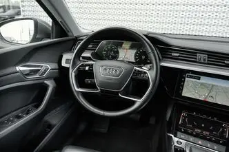 Audi e-tron, 300 kW, электричество, автомат, полный привод