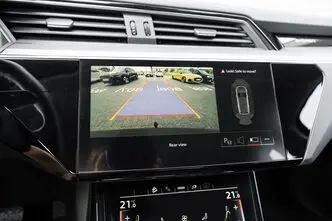 Audi e-tron, 300 kW, электричество, автомат, полный привод