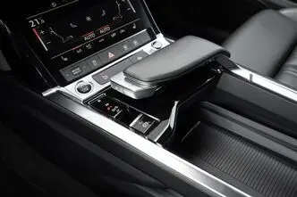 Audi e-tron, 300 kW, электричество, автомат, полный привод