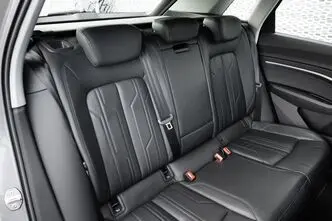 Audi e-tron, 300 kW, электричество, автомат, полный привод