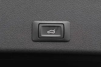 Audi e-tron, 300 kW, электричество, автомат, полный привод