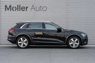 Audi e-tron, 300 kW, электричество, автомат, полный привод
