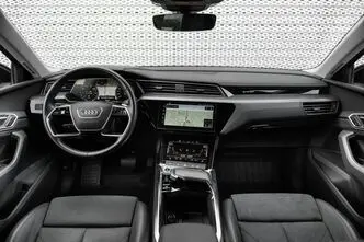 Audi e-tron, 300 kW, электричество, автомат, полный привод