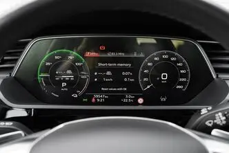 Audi e-tron, 300 kW, электричество, автомат, полный привод