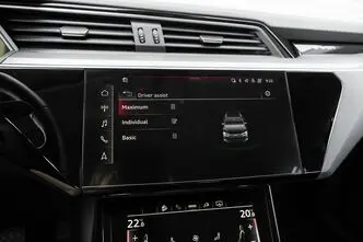 Audi e-tron, 300 kW, электричество, автомат, полный привод