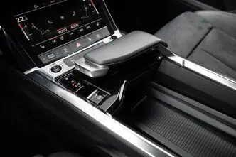 Audi e-tron, 300 kW, электричество, автомат, полный привод