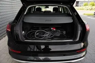 Audi e-tron, 300 kW, электричество, автомат, полный привод