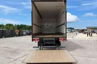 Volvo FE 320 4x2, 210 kW, diesel, automatic