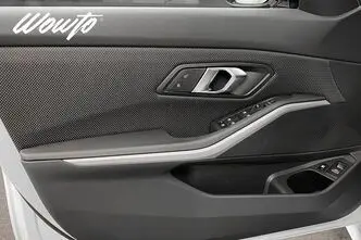 BMW 330, 2.0, 215 kW, гибрид, автомат, полный привод
