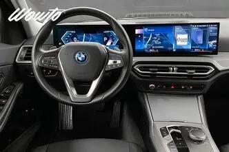 BMW 330, 2.0, 215 kW, гибрид, автомат, полный привод