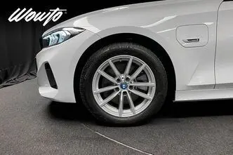 BMW 330, 2.0, 215 kW, гибрид, автомат, полный привод