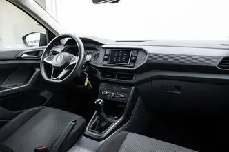 Volkswagen T-Cross, 1.6, 70 kW, дизель, механическая
