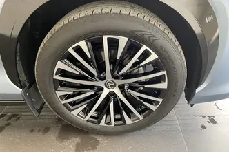 Lexus RZ, 132 kW, электричество, полный привод
