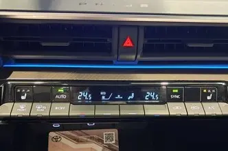 Toyota Prius, 2.0, 111 kW, подключаемый гибрид, автомат, передний привод