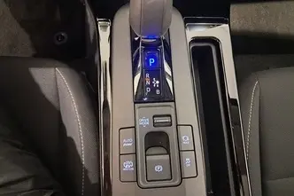 Toyota Prius, 2.0, 111 kW, подключаемый гибрид, автомат, передний привод