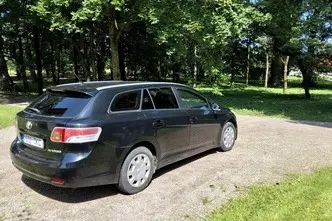 Toyota Avensis, 2.0, 93 kW, diesel, manual, front-wheel drive
