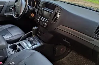 Mitsubishi Pajero, 3.2, 147 kW, diesel, automatic, four-wheel drive