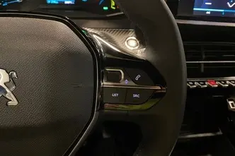 Peugeot e-2008, 100 kW, электричество, автомат, передний привод