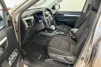 Toyota Hilux, 2.4, 110 kW, дизель, автомат, полный привод