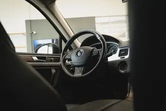 Volkswagen Touareg, 3.0, 180 kW, дизель, автомат, полный привод
