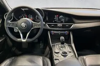 Alfa Romeo Giulia, 2.0, 147 kW, бензин, автомат, задний привод