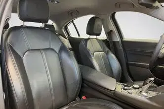 Alfa Romeo Giulia, 2.0, 147 kW, бензин, автомат, задний привод