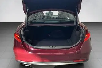 Alfa Romeo Giulia, 2.0, 147 kW, бензин, автомат, задний привод