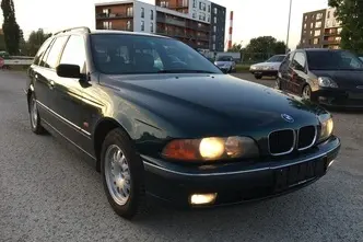 BMW 523, бензин, автомат, задний привод