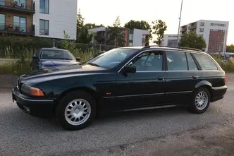 BMW 523, бензин, автомат, задний привод