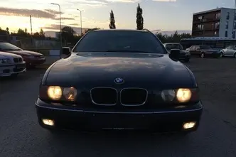 BMW 523, бензин, автомат, задний привод