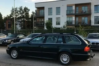 BMW 523, бензин, автомат, задний привод