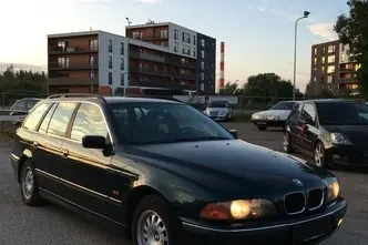 BMW 523, бензин, автомат, задний привод