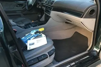 BMW 523, бензин, автомат, задний привод