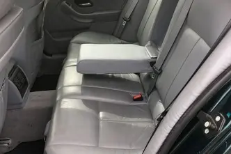 BMW 523, бензин, автомат, задний привод