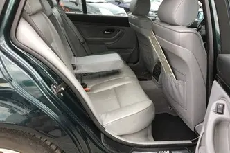 BMW 523, бензин, автомат, задний привод