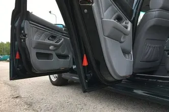 BMW 523, бензин, автомат, задний привод