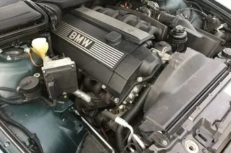 BMW 523, бензин, автомат, задний привод