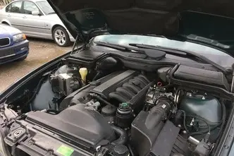 BMW 523, бензин, автомат, задний привод