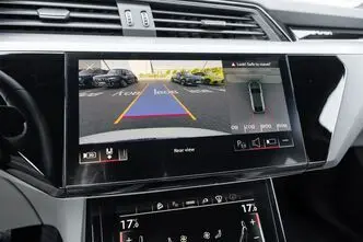 Audi Q8 e-tron, 300 kW, электричество, механическая, полный привод