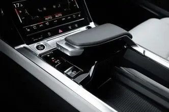 Audi Q8 e-tron, 300 kW, электричество, механическая, полный привод