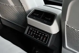 Audi Q8 e-tron, 300 kW, электричество, механическая, полный привод