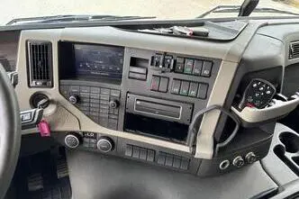 Volvo FM330, 250 kW, diisel, automaat